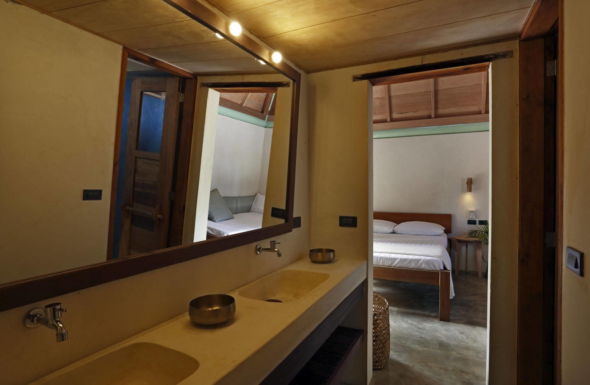 Bravo Beach Resort General Luna  Bagian luar foto